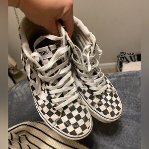 High Top Women's Vans black and white checkered